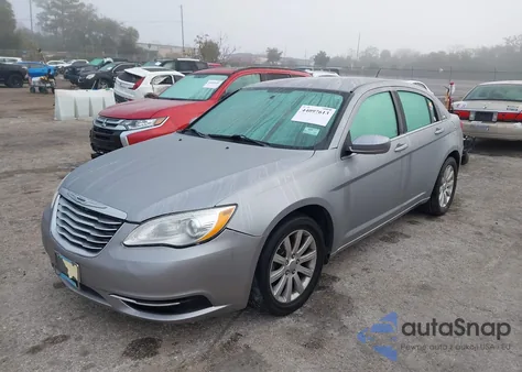 2014 Chrysler 200 Touring z USA, uszkodzony, nr VIN 1C3CCBBG7EN105949